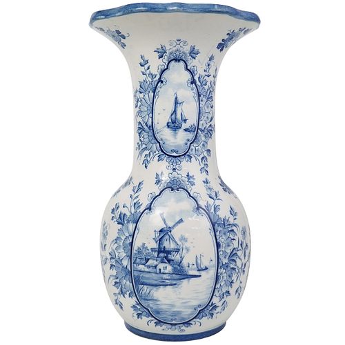 DELFT PORCELAIN VASEDESCRIPTION: