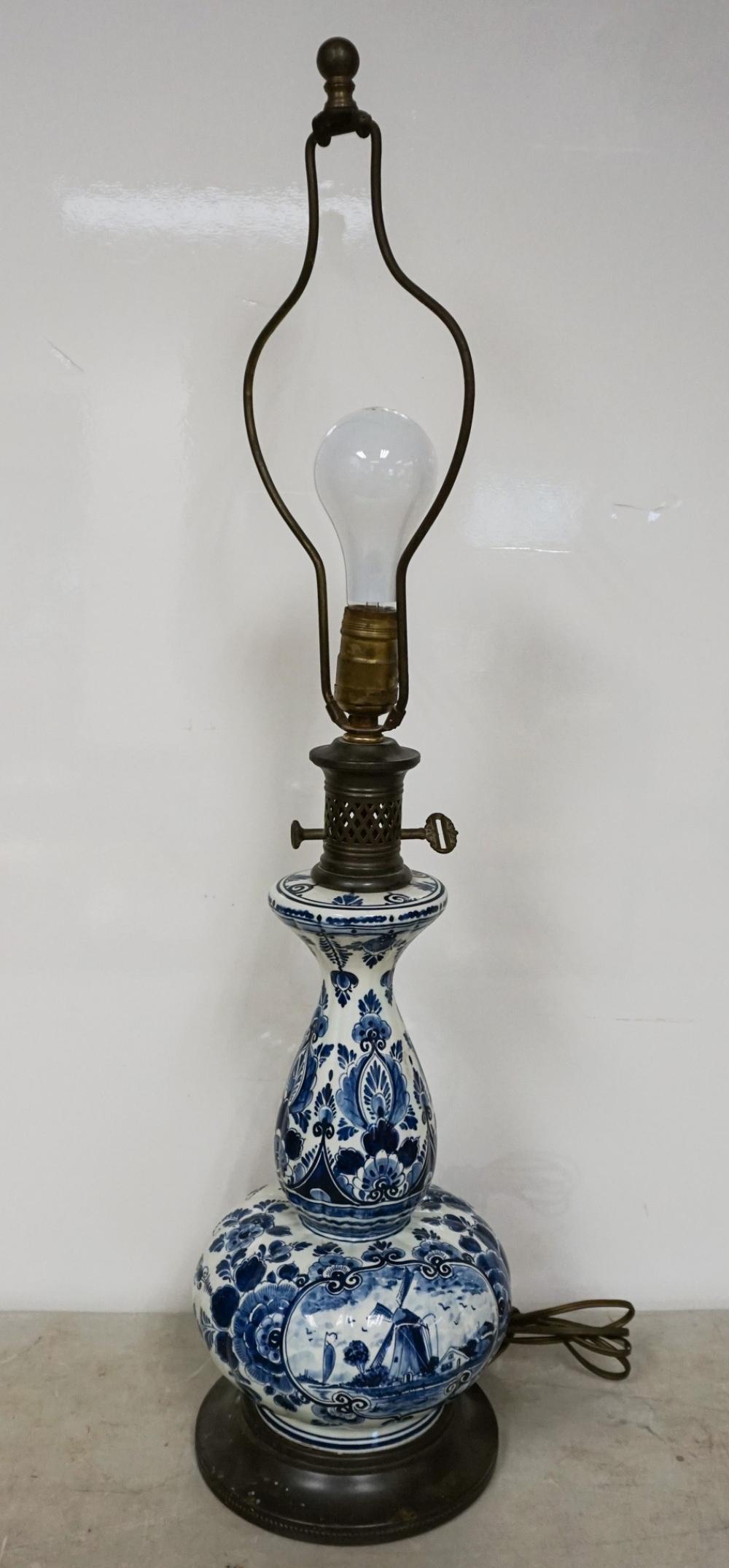 DELFT STYLE CERAMIC LAMP, H: 31 1/2