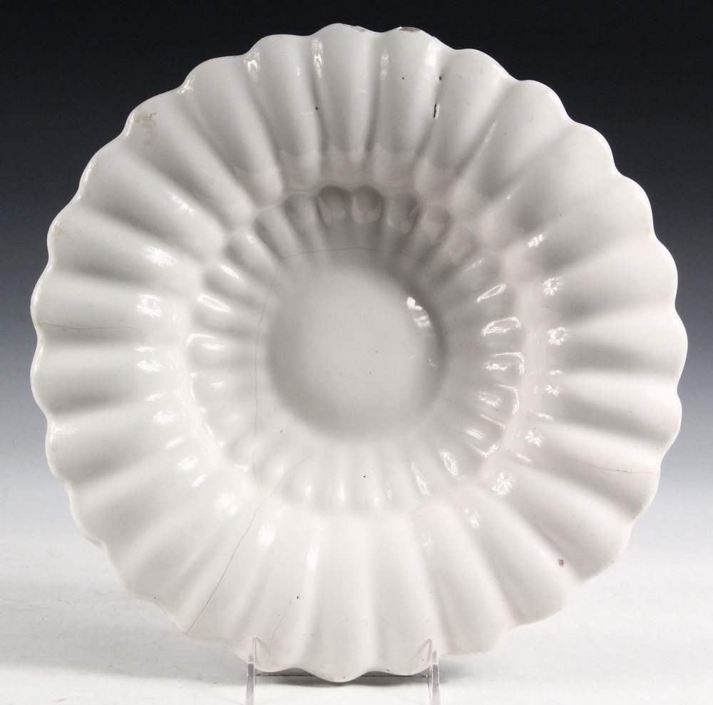 DELFT WHITE GLAZED DISH - Dutch