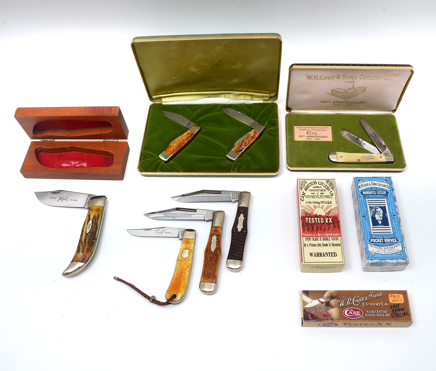 DELUXE COLLECTION OF COLLECTABLE