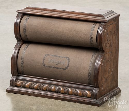 DELUXE TABLE MODEL DICTOGRAND RADIO