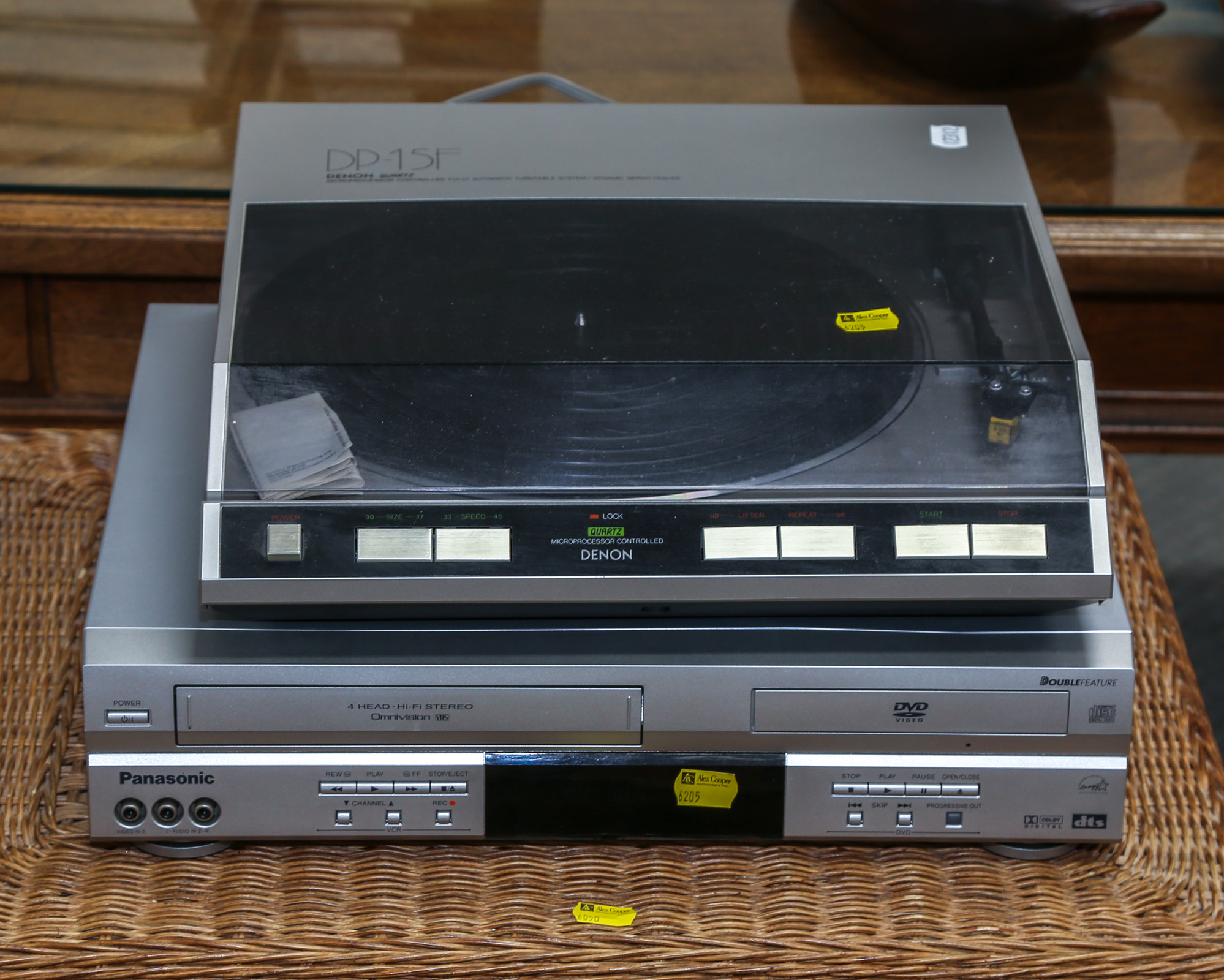 DENON EP-15F TURNTABLE With a