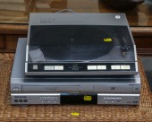 DENON EP-15F TURNTABLE With a