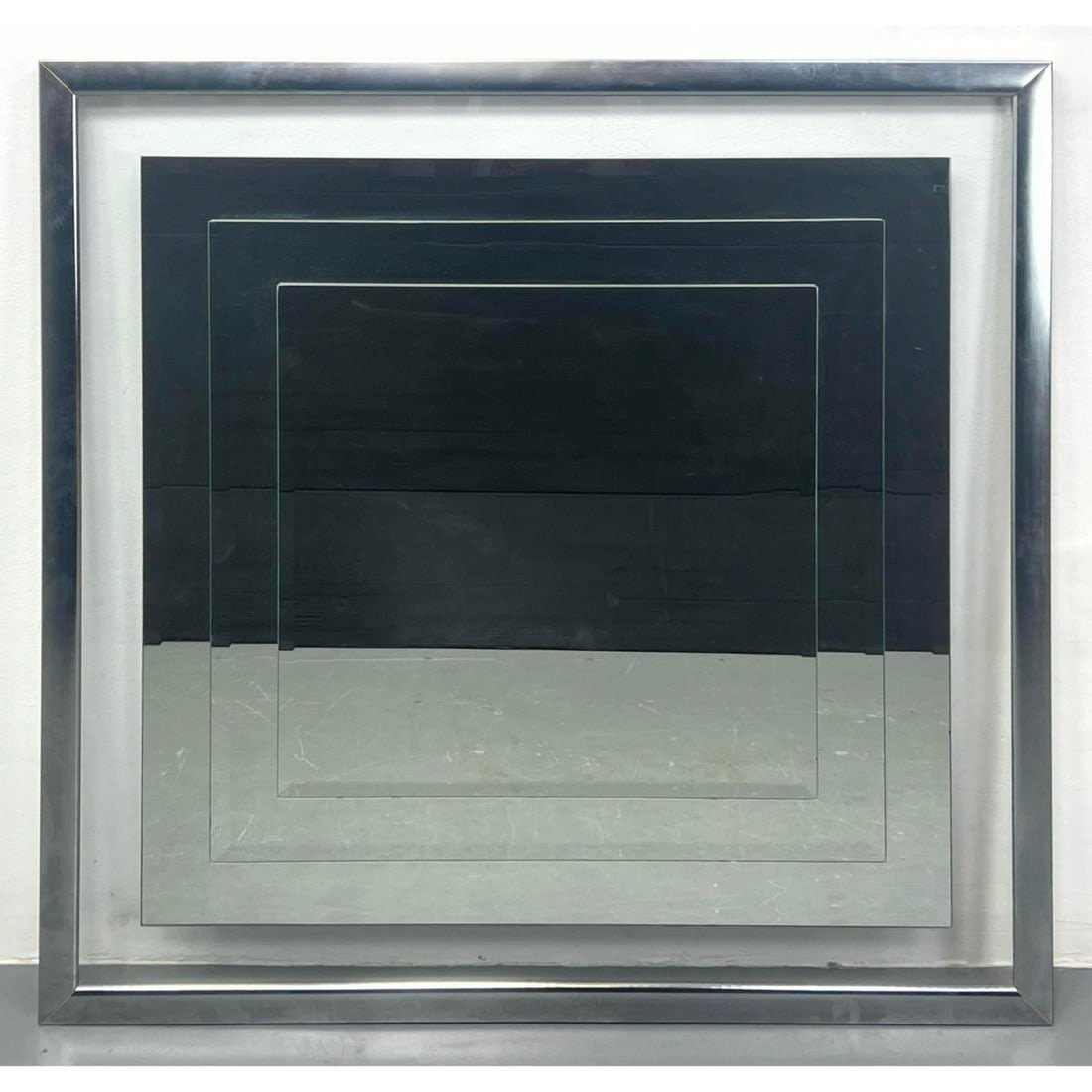 DESIGN FORCE Layered Mirror Wall