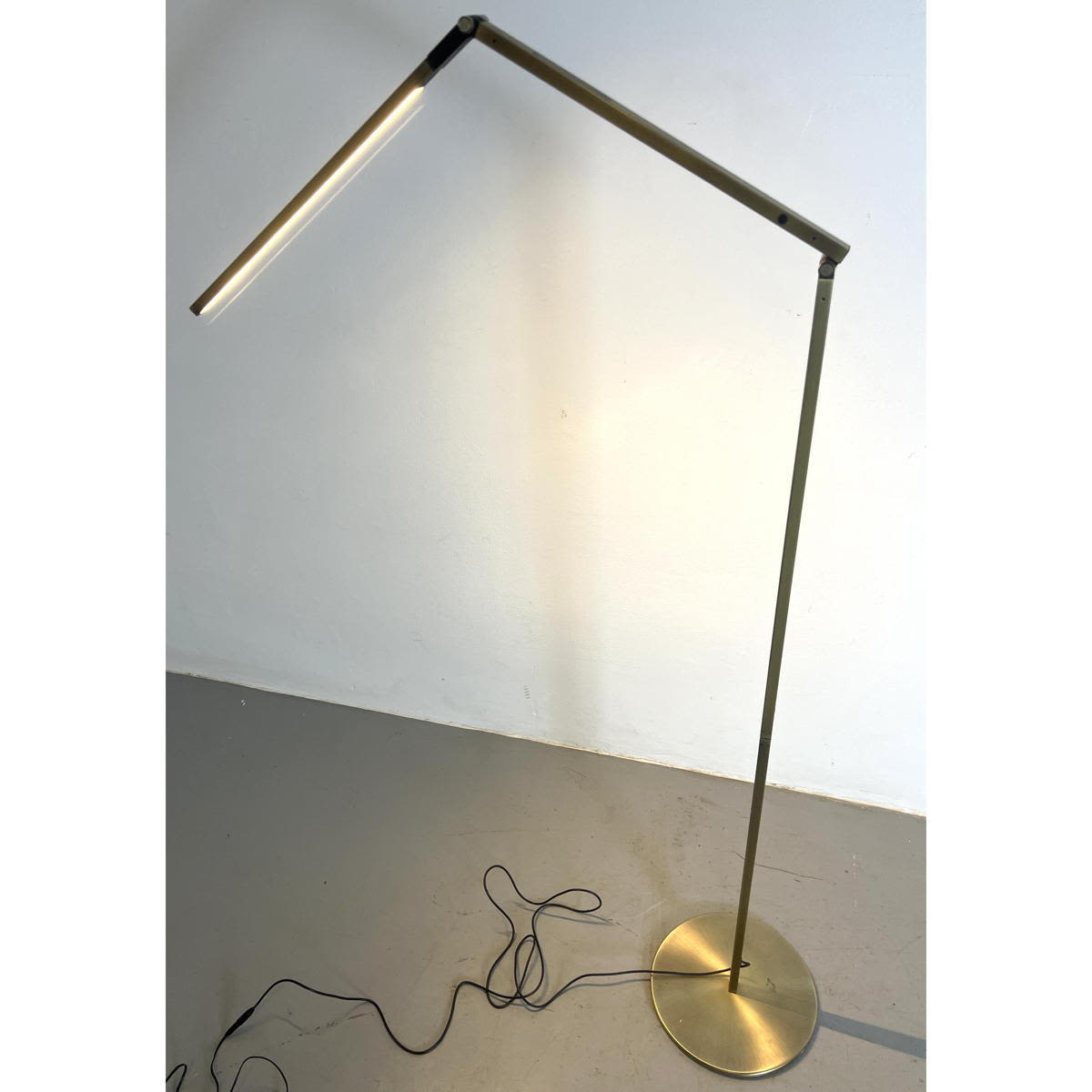 Designer Koncept adjustable Floor