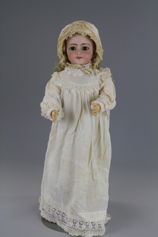 DESIRABLE SIMON & HALBIG CHILD DOLL