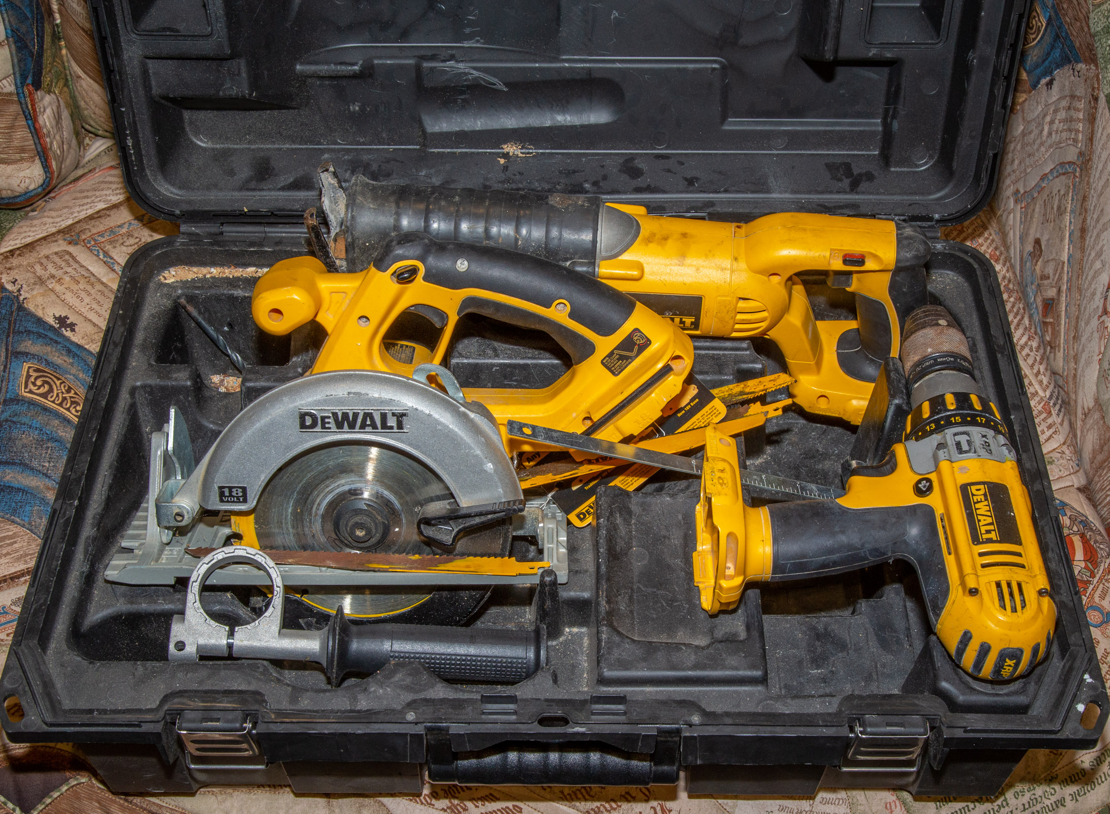 DEWALT BATTERY-OP POWER TOOL SET