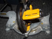 DEWALT COMPOUND MITER SAW 12 i