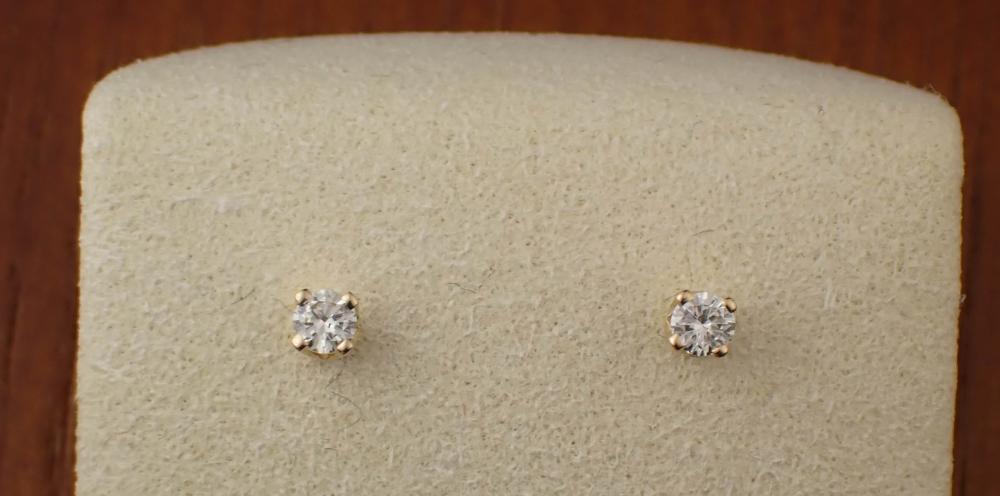 DIAMOND AND FOURTEEN KARAT GOLD EAR