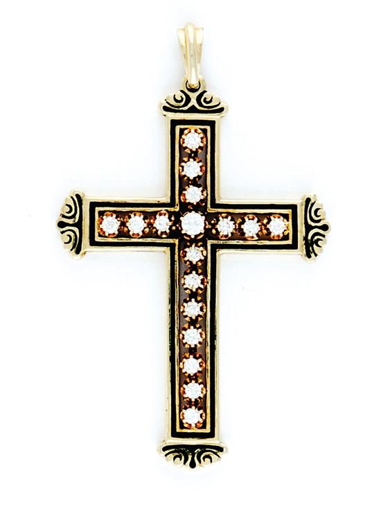 Diamond and gold cross taille