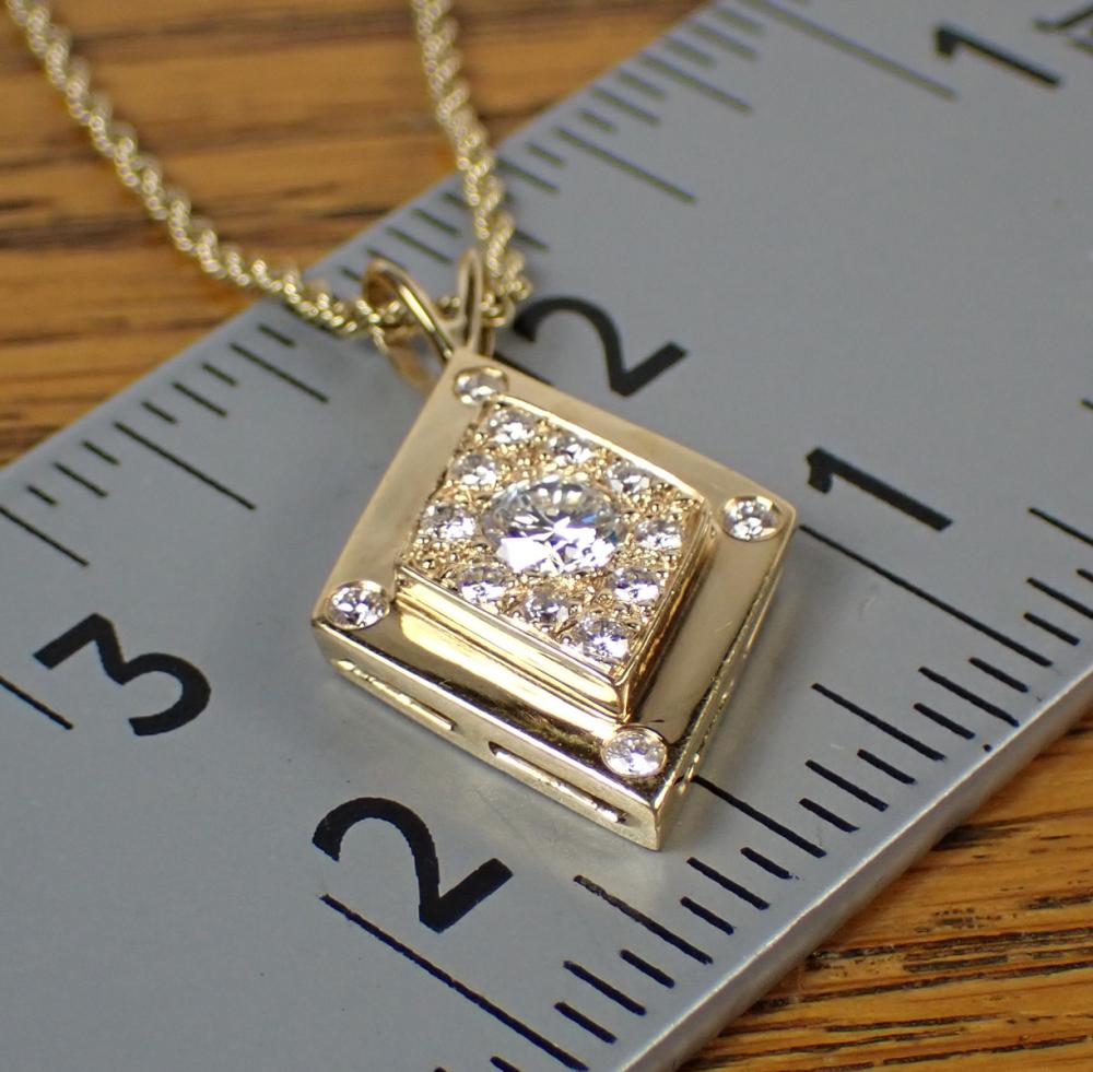 DIAMOND AND GOLD PENDANT