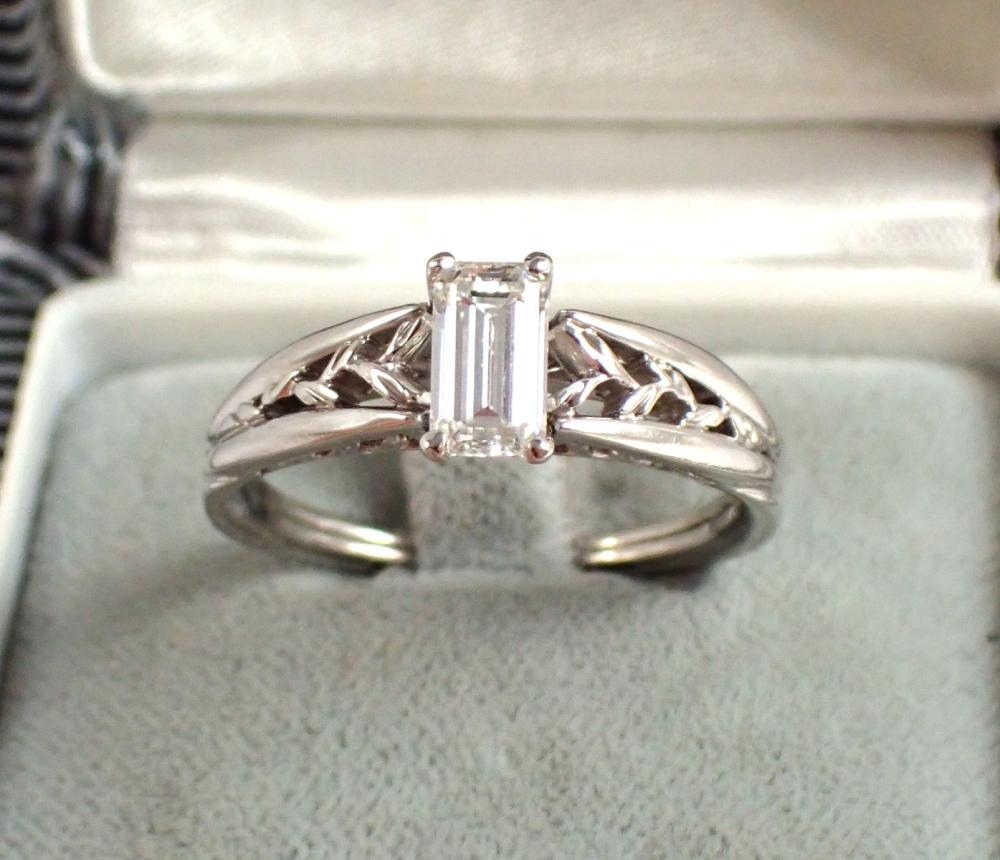 DIAMOND AND PLATINUM SOLITAIRE