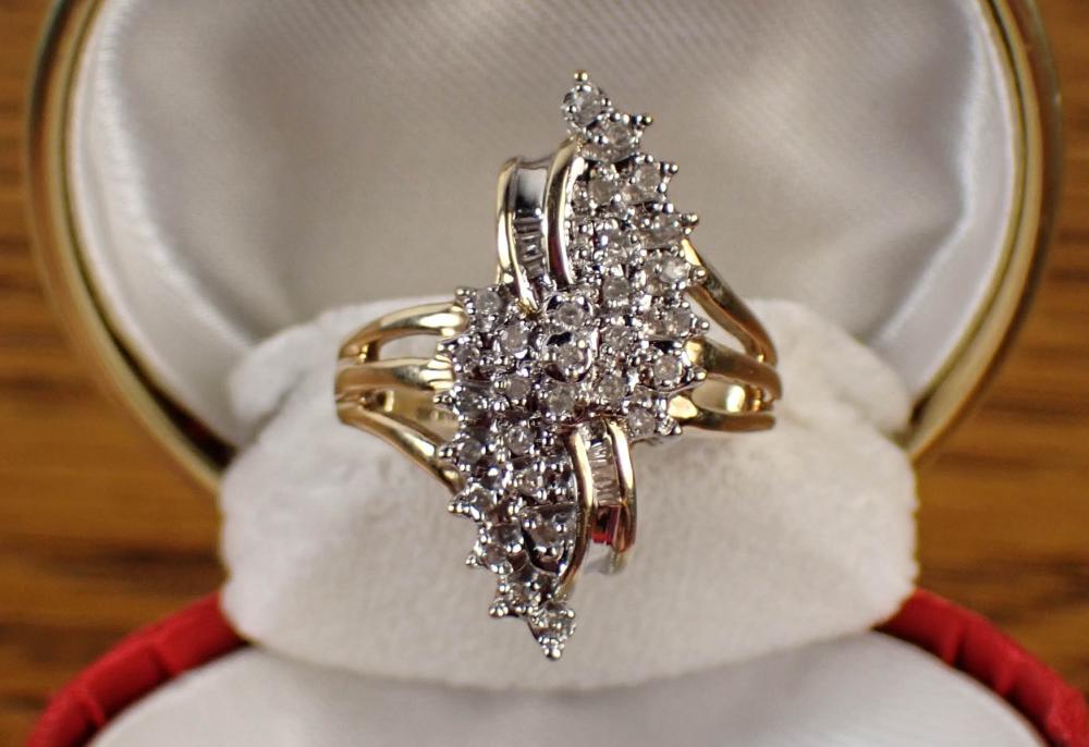 DIAMOND AND TWO-TONE GOLD CLUSTER
