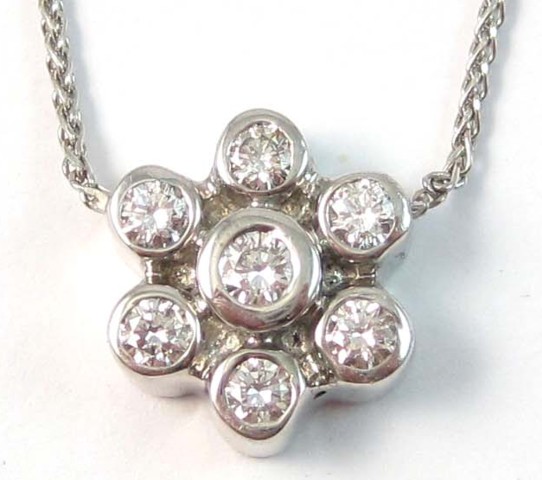DIAMOND AND WHITE GOLD PENDANT