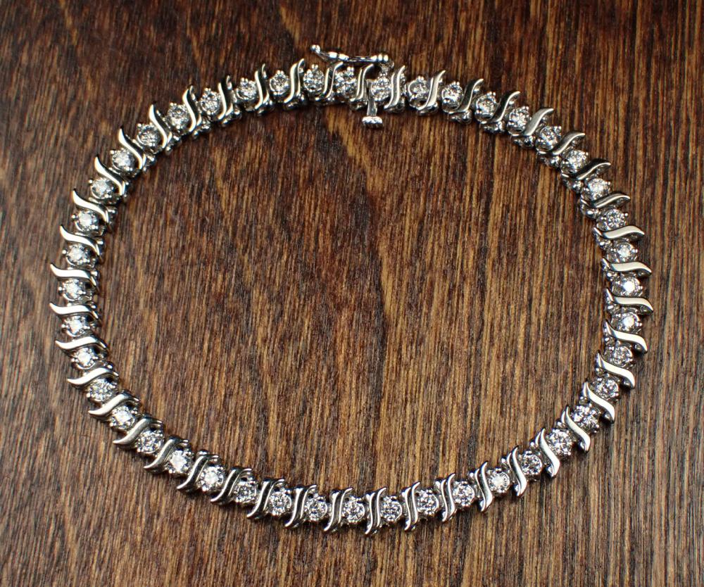DIAMOND AND WHITE GOLD TENNIS