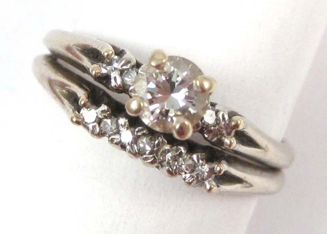DIAMOND AND WHITE GOLD WEDDING