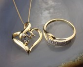 DIAMOND AND YELLOW GOLD RING A