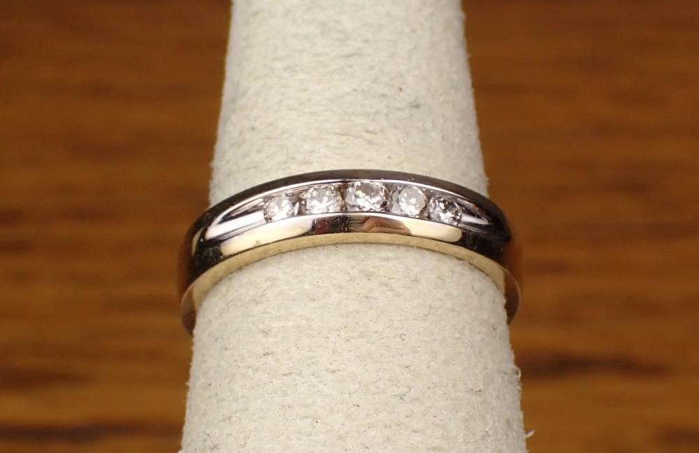 DIAMOND ANNIVERSARY RINGDIAMOND