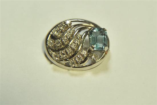 DIAMOND BROOCH. Oval brooch in