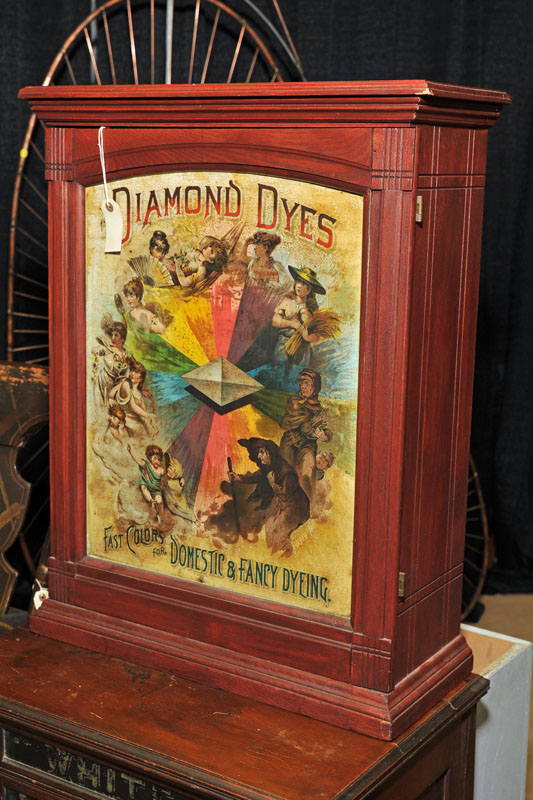 DIAMOND DYES STORE DISPLAY CASE.