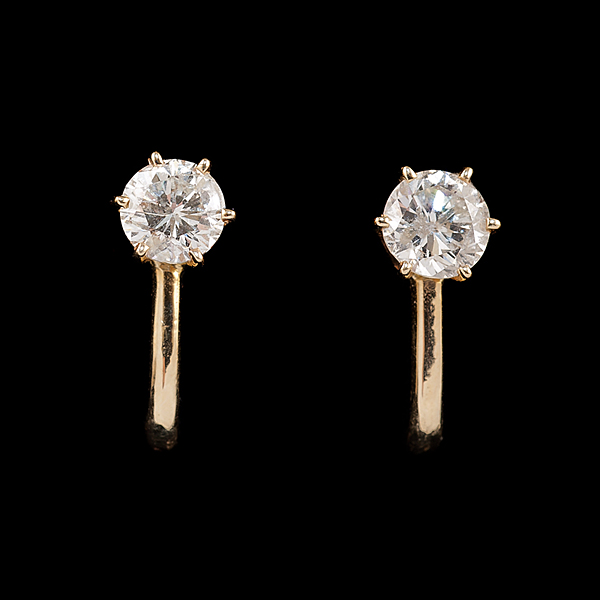 Diamond Earclips A pair of 10K