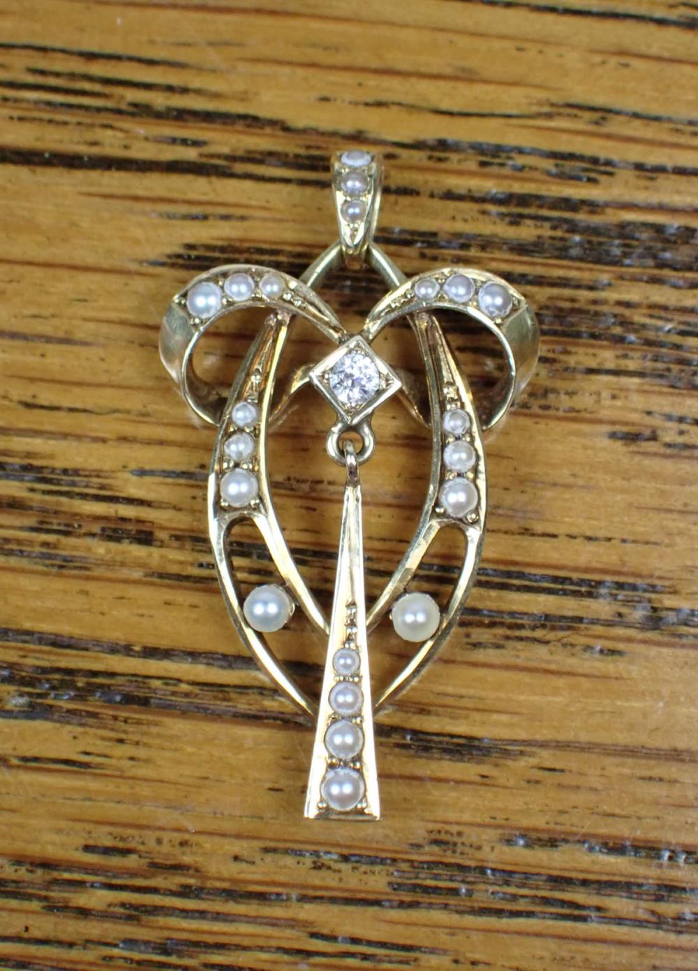 DIAMOND, PEARL AND GOLD LAVALIER