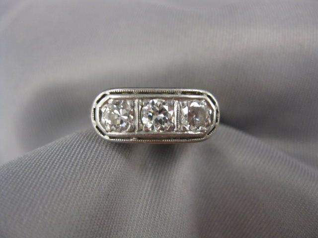 Diamond Ring 3 round diamonds