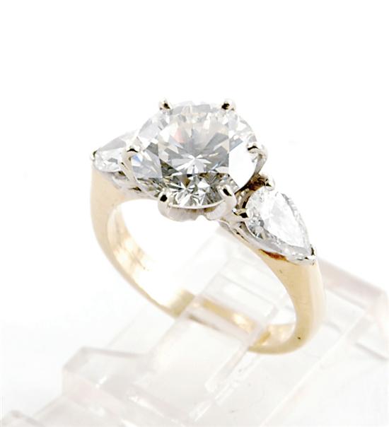Diamond ring centered by round