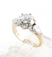 Diamond ring centered by round