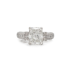 DIAMOND RING Containing one