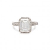 DIAMOND RING
Containing one em