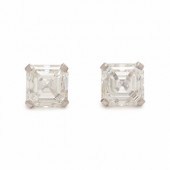 DIAMOND STUD EARRINGS
Containi
