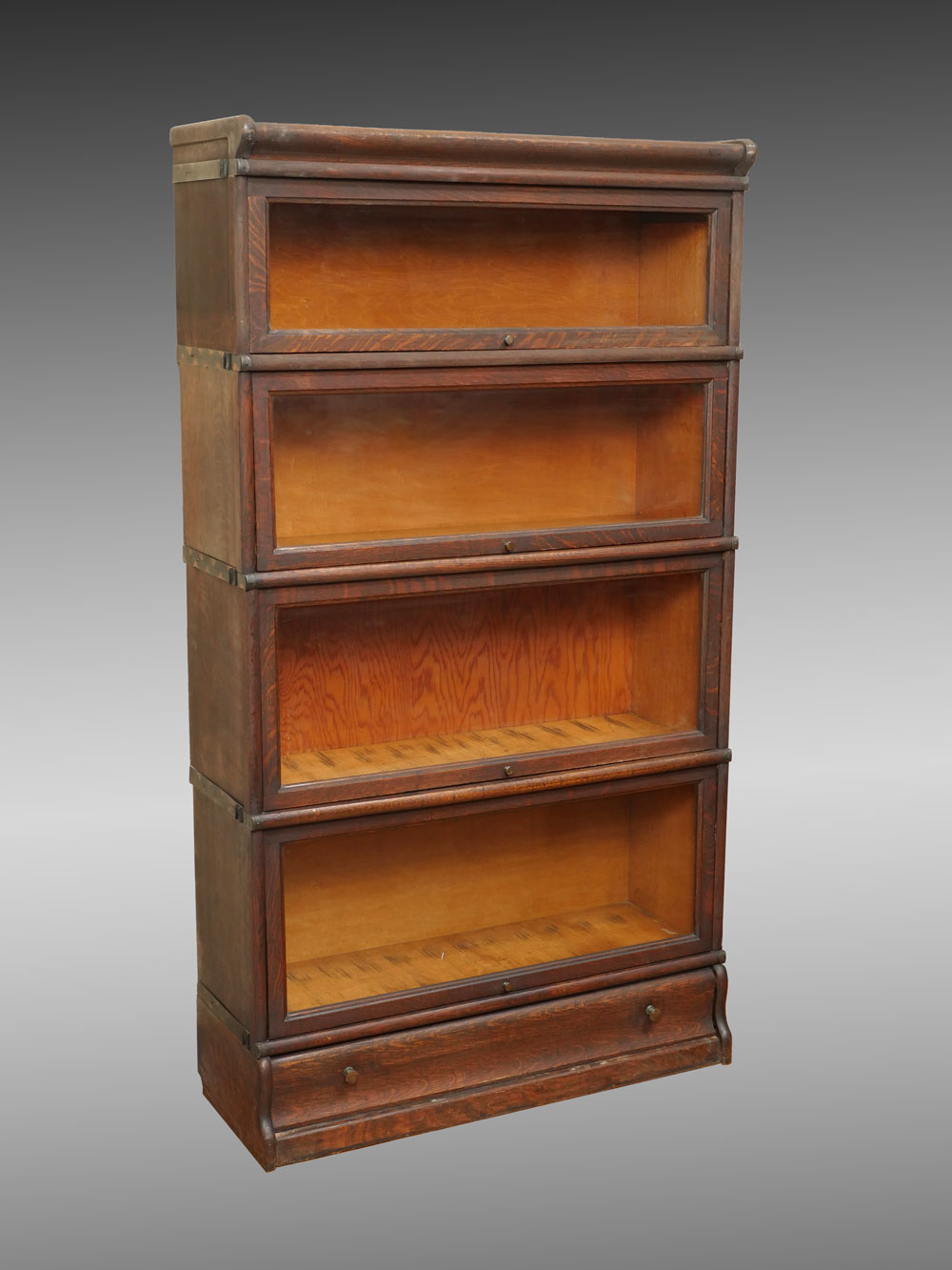 DIMINUTIVE BARRISTER STACKING