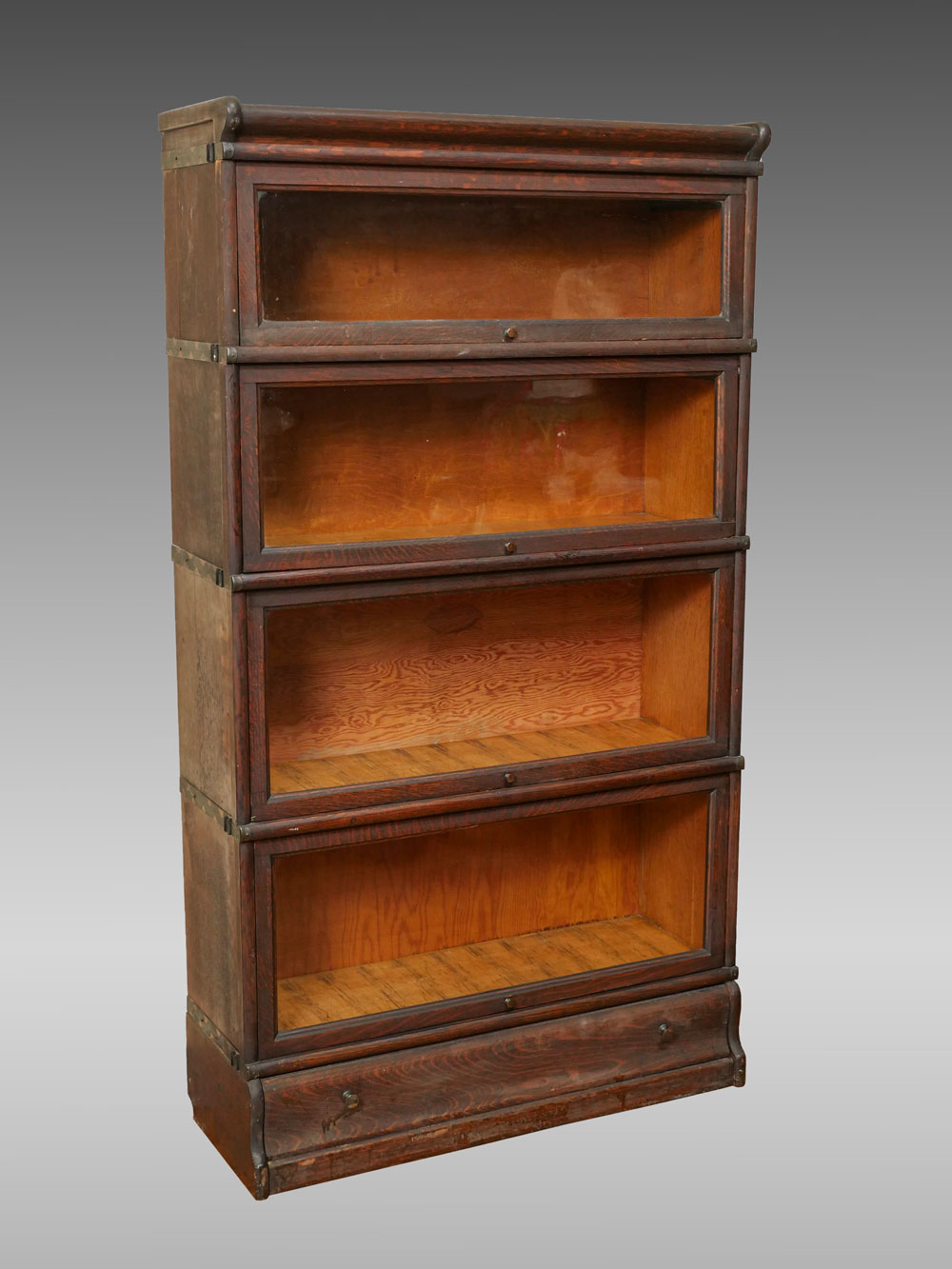 DIMINUTIVE BARRISTER STACKING