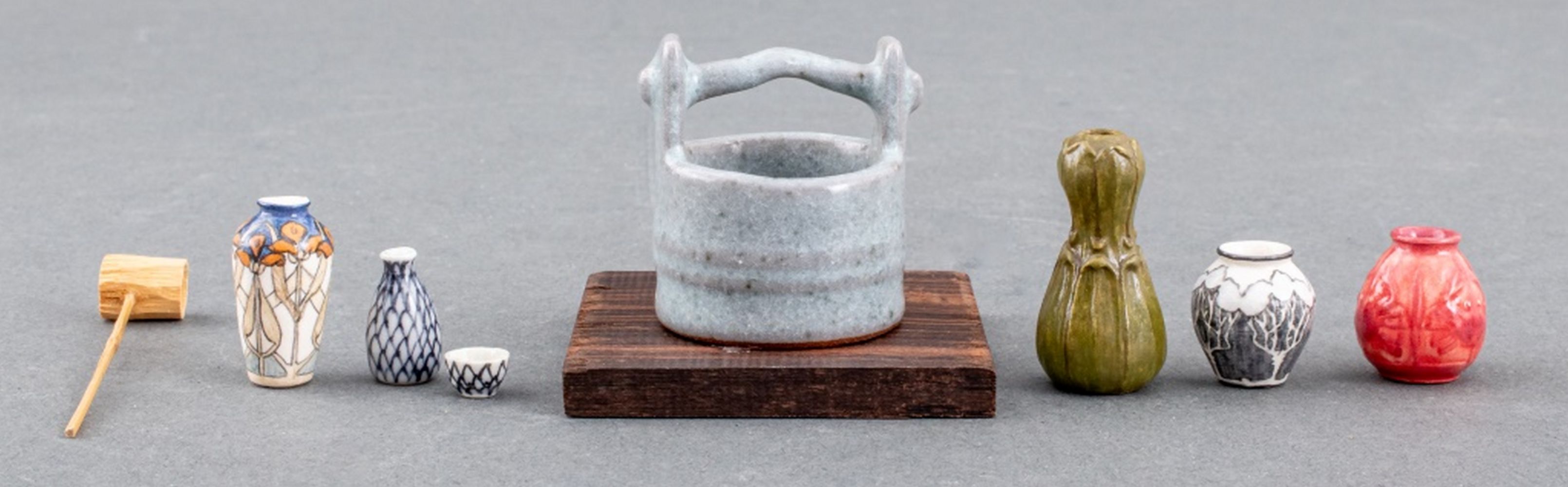 DIMINUTIVE DOLL HOUSE CERAMIC