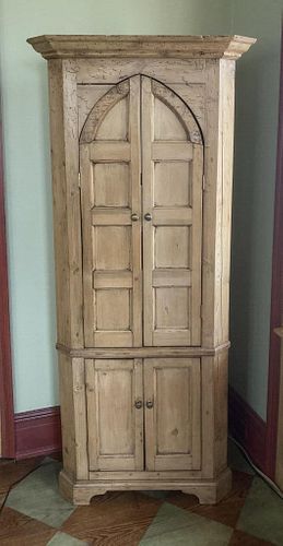 DIMINUTIVE ENGLISH PINE CORNER