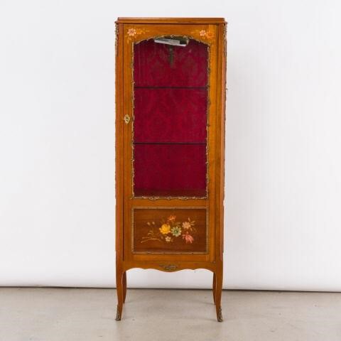 DIMINUTIVE MAHOGANY VITRINE, MID