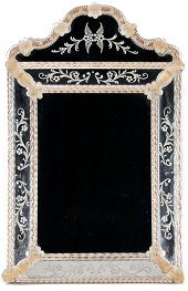 DIMINUTIVE MURANO VENETIAN GLA