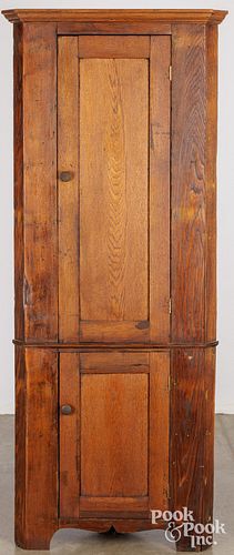 DIMINUTIVE OAK CORNER