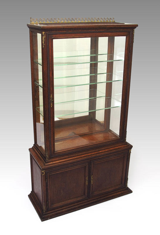 DIMINUTIVE OAK DISPLAY CABINET: