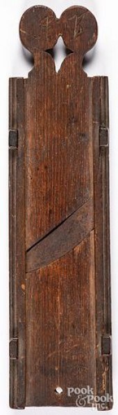 DIMINUTIVE OAK SLAW BOARD, EAR