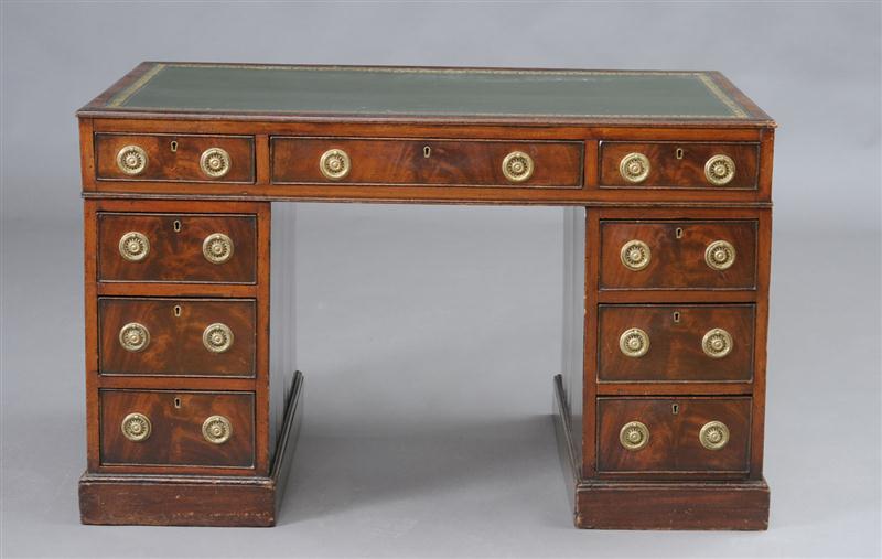 DIMINUTIVE VICTORIAN PEDESTAL