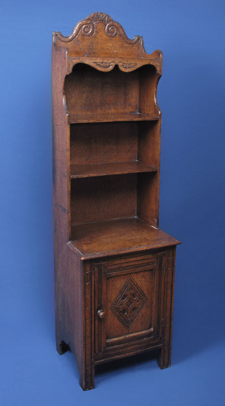 DIMINUTIVE WILLIAM & MARY STYLE OAK