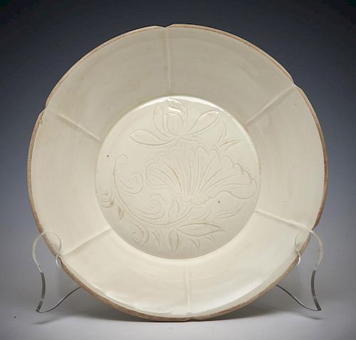 DING WARE CARVED FOLIATE DISHDing