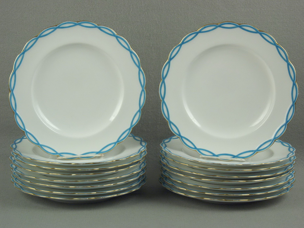 DINNER PLATES - Lot of sixteen