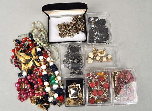 DISCOVERY GROUP COSTUME JEWELRY