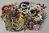 DISCOVERY GROUP COSTUME NECKLA