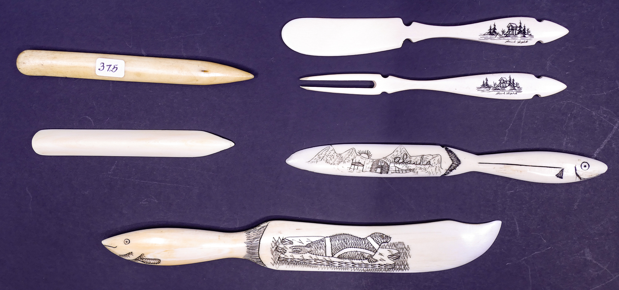 Display Inuit Alaskan Scrimshawed