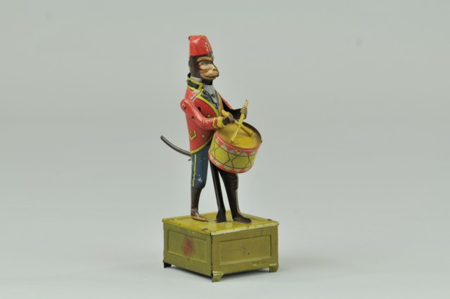 DISTLER MONKEY PLAYING DRUM Germany