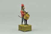 DISTLER MONKEY PLAYING DRUM Ge